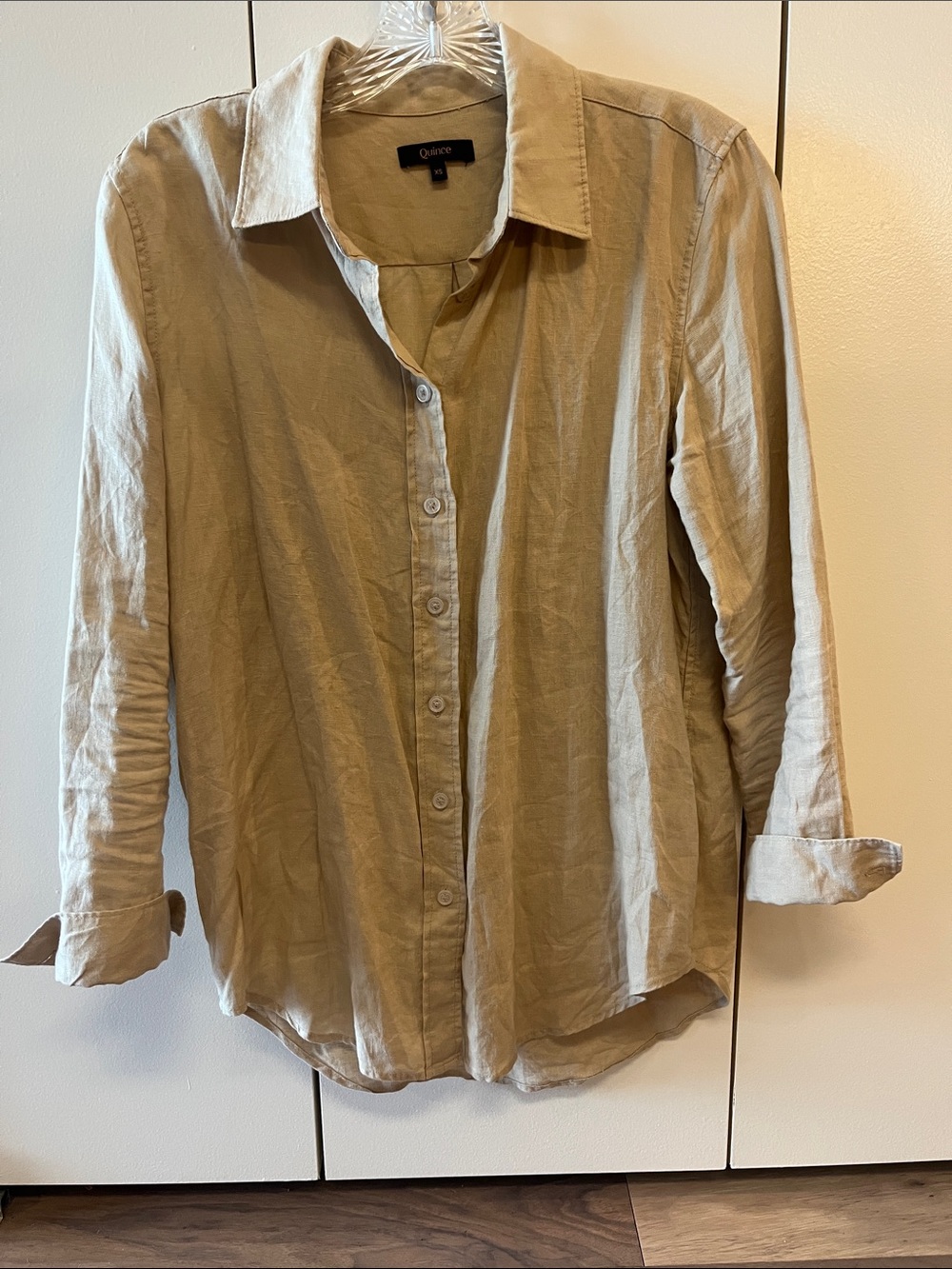 Quince 100% Linen Long Sleeve Roll-Tab Button-Up Shirt in Oatmeal Size XS - Picture 2 of 10